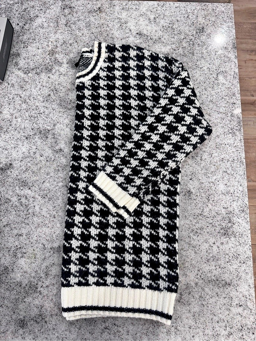 Size XL (Torrid 0) Torrid Houndstooth Crewneck Pullover Sweater in black and ivo